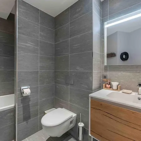 Apartment Moderne Proche Telecabine Avec Wifi Et Parking - Fr-1-562-88 *